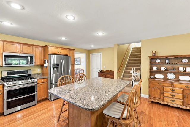 33 Reflection Drive, Hudson, NH 03051