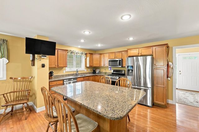 33 Reflection Drive, Hudson, NH 03051