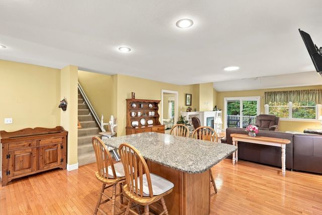 33 Reflection Drive, Hudson, NH 03051