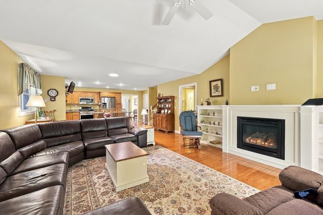 33 Reflection Drive, Hudson, NH 03051