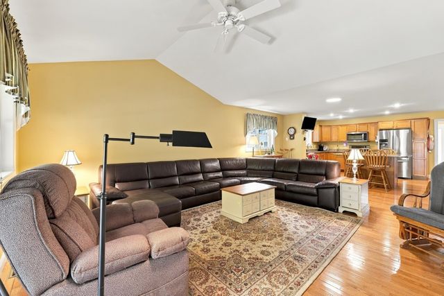 33 Reflection Drive, Hudson, NH 03051