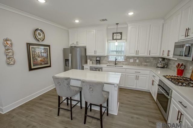 10106 Grayton Dr, Central, LA 70818