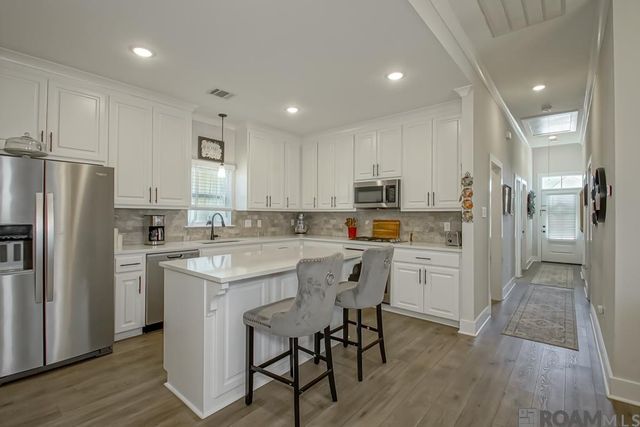10106 Grayton Dr, Central, LA 70818