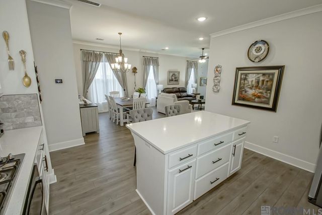 10106 Grayton Dr, Central, LA 70818