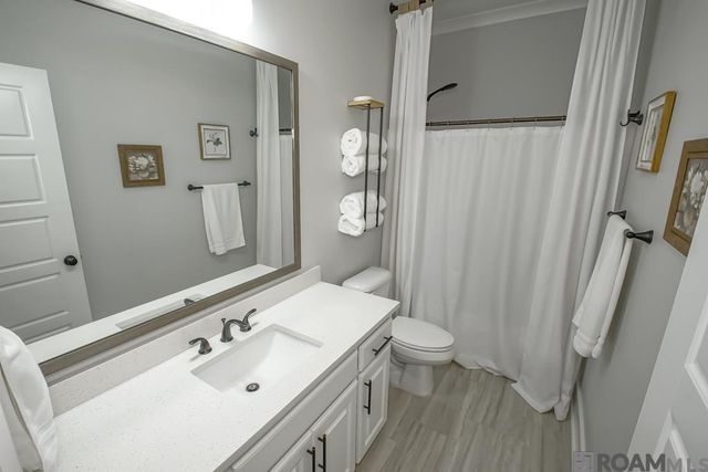 10106 Grayton Dr, Central, LA 70818