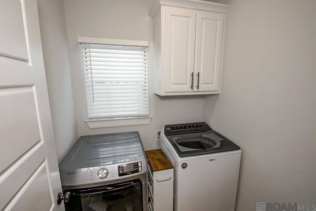 10106 Grayton Dr, Central, LA 70818