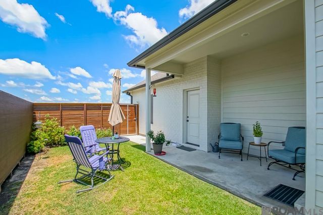 10106 Grayton Dr, Central, LA 70818