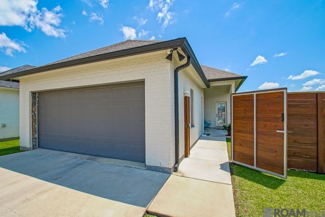 10106 Grayton Dr, Central, LA 70818