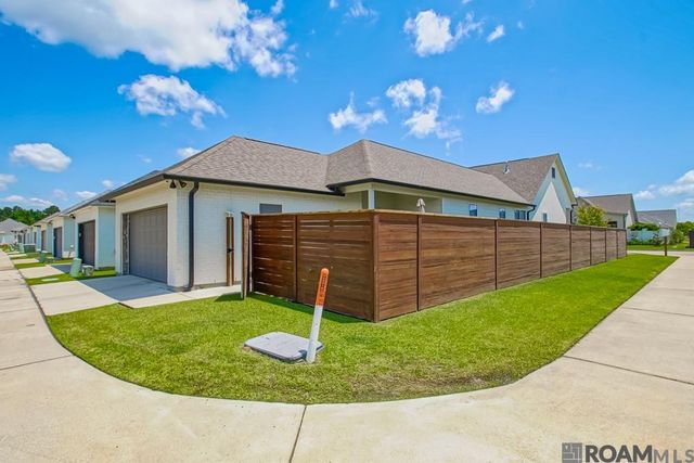 10106 Grayton Dr, Central, LA 70818