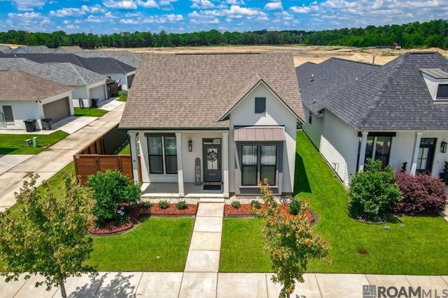 10106 Grayton Dr, Central, LA 70818