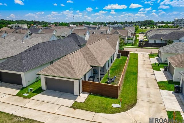 10106 Grayton Dr, Central, LA 70818