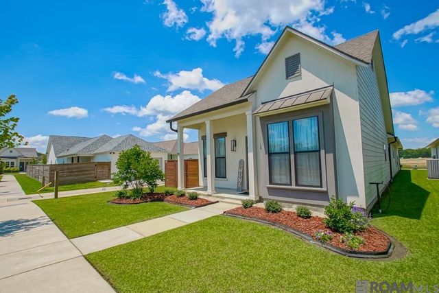 10106 Grayton Dr, Central, LA 70818