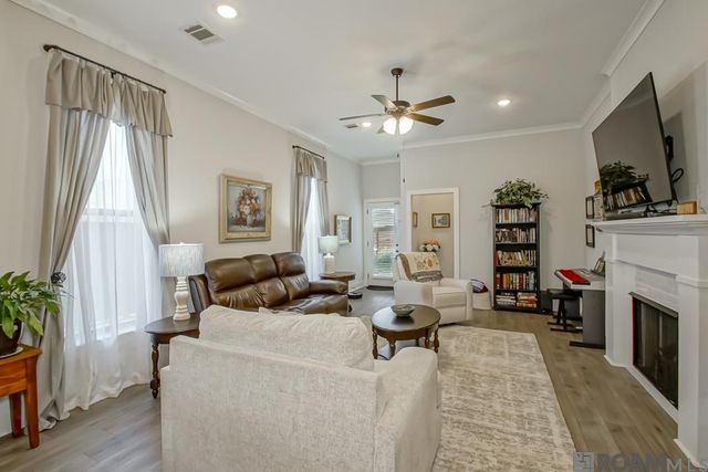 10106 Grayton Dr, Central, LA 70818