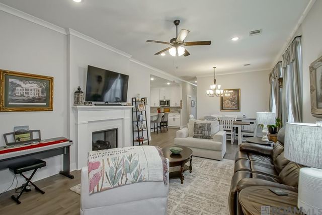 10106 Grayton Dr, Central, LA 70818