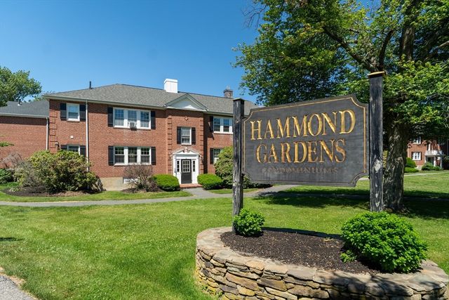 33 Hammond Pond Pkwy 4, Brookline, MA 02467