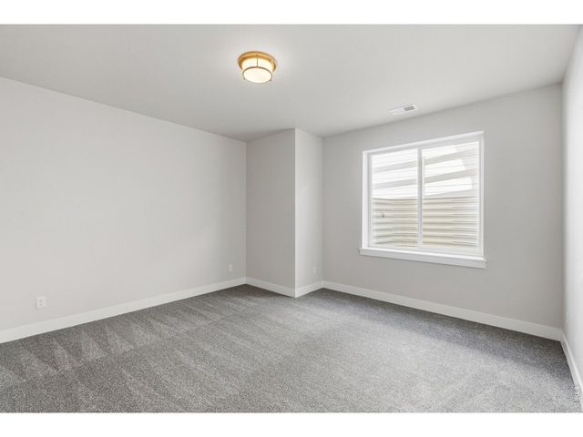 8467 Annapolis Dr, Windsor, CO 80528