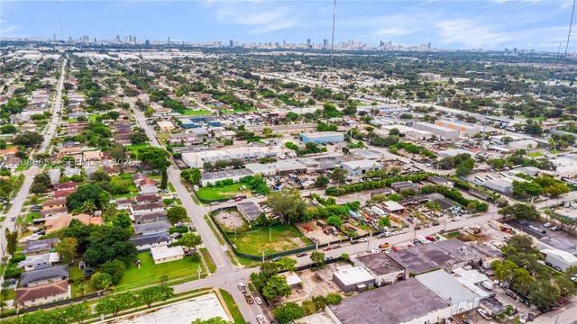 2113 SW 58th Ave, West Park, FL 33023