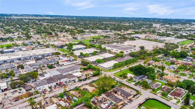 2113 SW 58th Ave, West Park, FL 33023