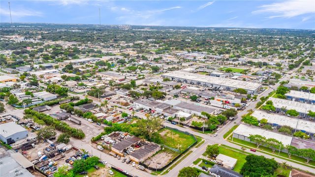 2113 SW 58th Ave, West Park, FL 33023