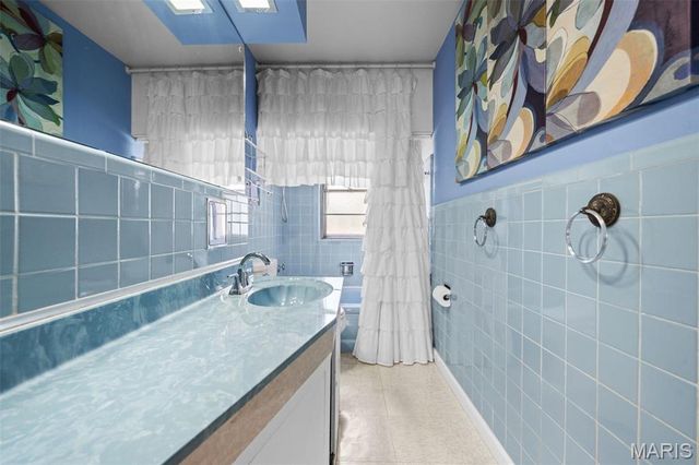 8611 Rowland Drive, St Louis, MO 63132