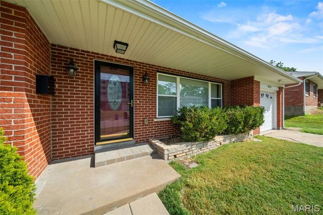 8611 Rowland Drive, St Louis, MO 63132