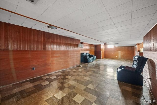 8611 Rowland Drive, St Louis, MO 63132