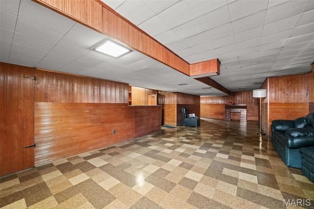 8611 Rowland Drive, St Louis, MO 63132