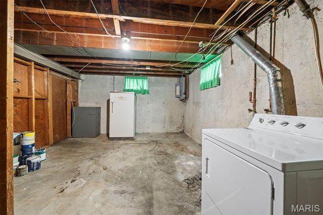 8611 Rowland Drive, St Louis, MO 63132