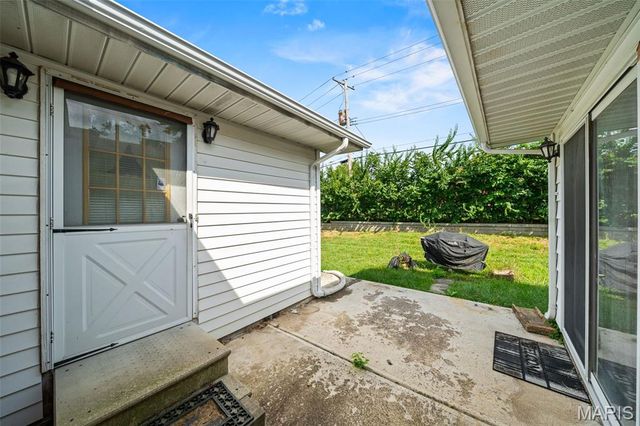 8611 Rowland Drive, St Louis, MO 63132
