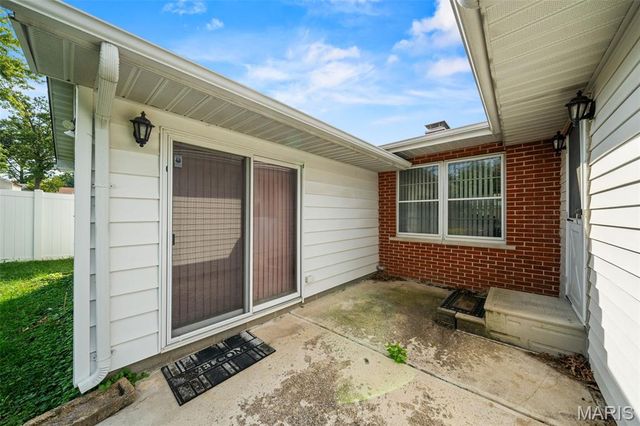 8611 Rowland Drive, St Louis, MO 63132