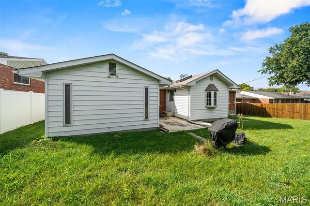 8611 Rowland Drive, St Louis, MO 63132