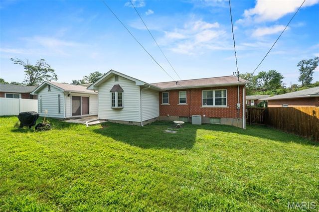 8611 Rowland Drive, St Louis, MO 63132