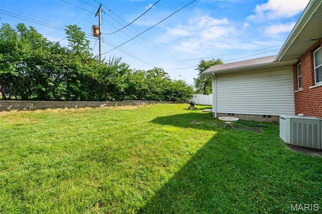 8611 Rowland Drive, St Louis, MO 63132