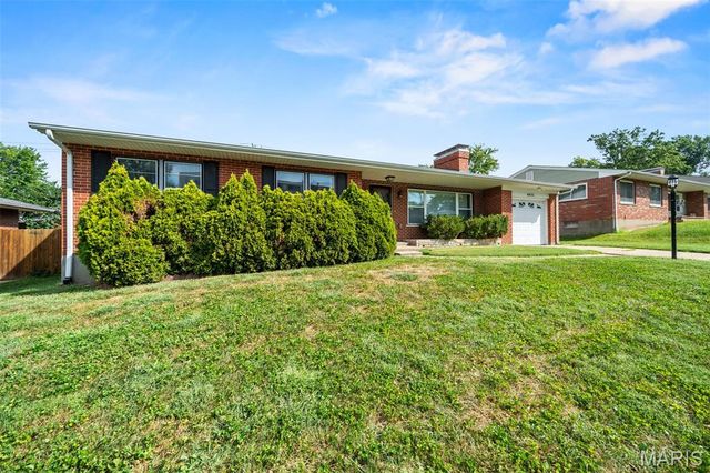 8611 Rowland Drive, St Louis, MO 63132