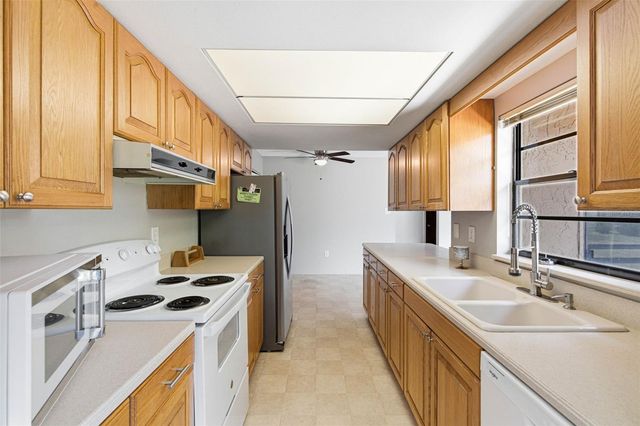 15925 CRYING WIND DRIVE, Tampa, FL 33624