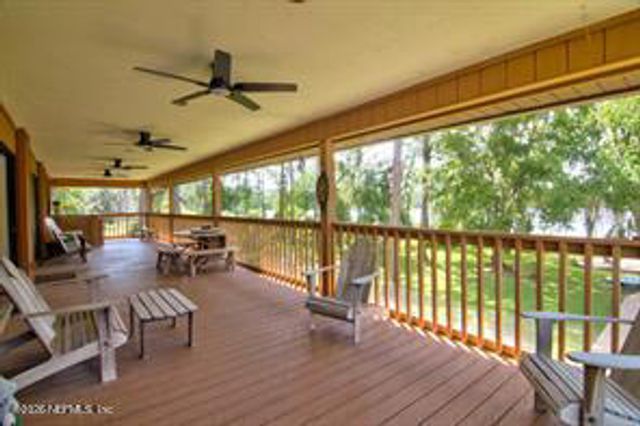 303 RILEY LAKE Drive, Hawthorne, FL 32640