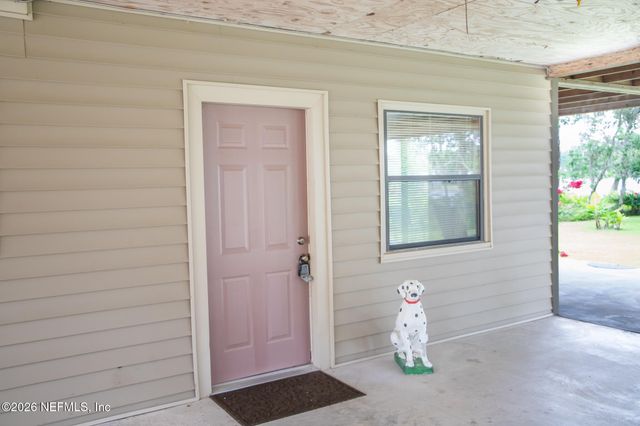303 RILEY LAKE Drive, Hawthorne, FL 32640