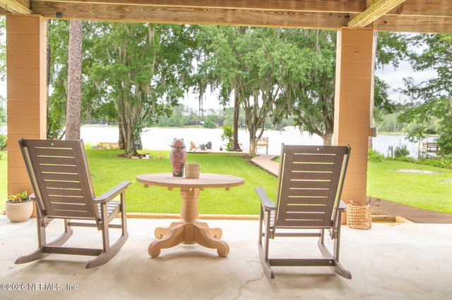 303 RILEY LAKE Drive, Hawthorne, FL 32640