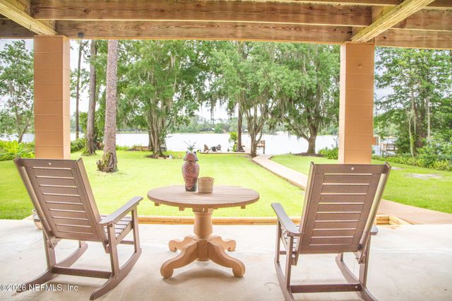 303 RILEY LAKE Drive, Hawthorne, FL 32640
