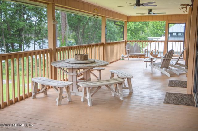 303 RILEY LAKE Drive, Hawthorne, FL 32640