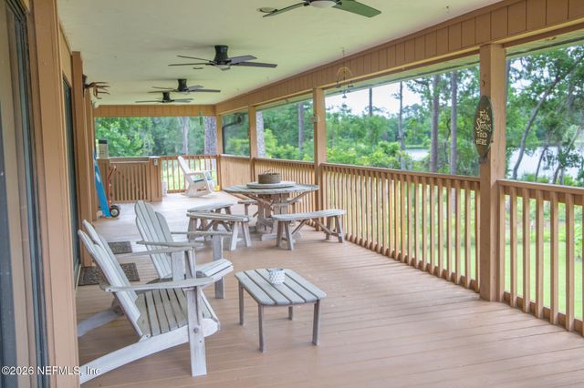 303 RILEY LAKE Drive, Hawthorne, FL 32640