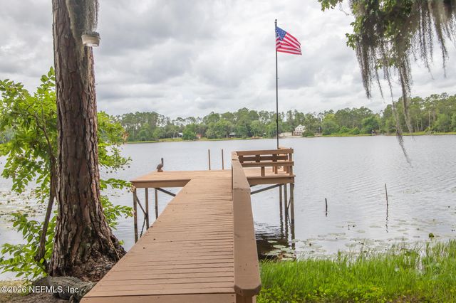 303 RILEY LAKE Drive, Hawthorne, FL 32640