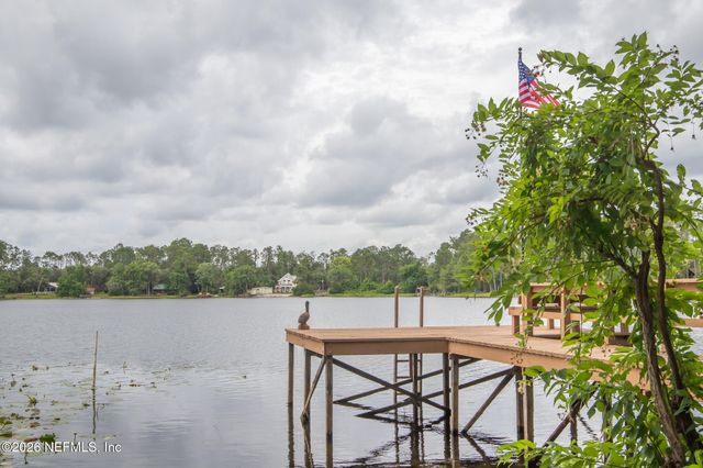 303 RILEY LAKE Drive, Hawthorne, FL 32640