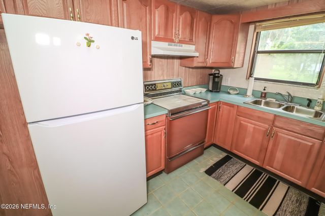 303 RILEY LAKE Drive, Hawthorne, FL 32640