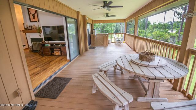 303 RILEY LAKE Drive, Hawthorne, FL 32640