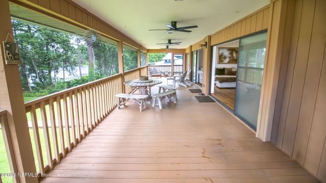 303 RILEY LAKE Drive, Hawthorne, FL 32640