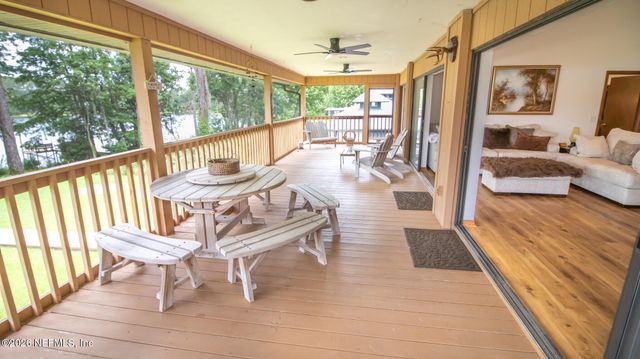 303 RILEY LAKE Drive, Hawthorne, FL 32640