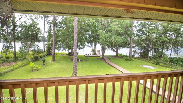 303 RILEY LAKE Drive, Hawthorne, FL 32640