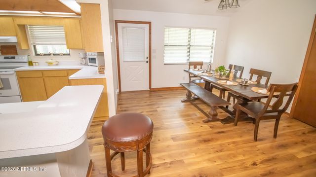 303 RILEY LAKE Drive, Hawthorne, FL 32640