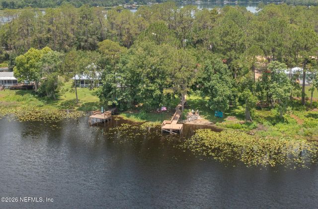 303 RILEY LAKE Drive, Hawthorne, FL 32640
